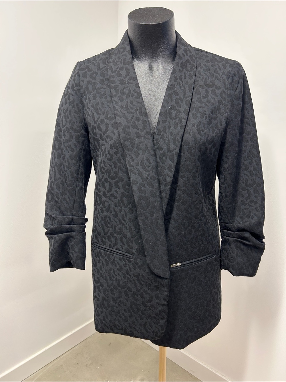 Nine West Black Tonal Leopard Jacquard Open Front Blazer Size M Ruched Sleeve